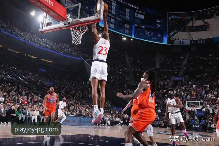 PG娱乐APP便捷娱乐 快船18分领先遭20分逆转:一场比赛揭示的竞技场残酷真相